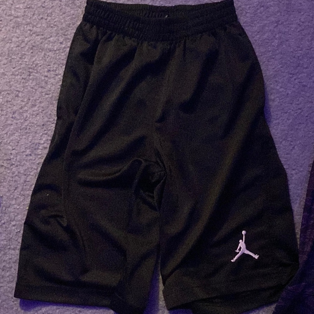 Jordan basketball shorts size medium good condition